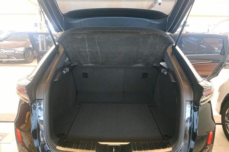 Used Honda UR-V 2020 370TURBO Two-Wheel Drive Luxury Edition Trunk
