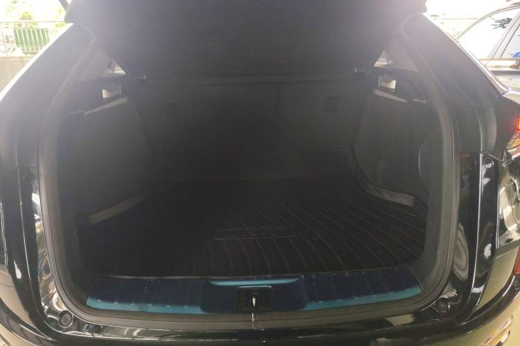 Used Honda UR-V 2020 370TURBO Two-Wheel Drive Luxury Edition Trunk