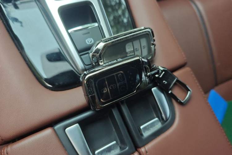Used Honda UR-V 2020 370TURBO Two-Wheel Drive Luxury Edition Vehicle Key