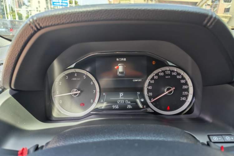 Used Honda UR-V 2020 370TURBO Four-Wheel Drive Prestige Edition Odometer Close Up