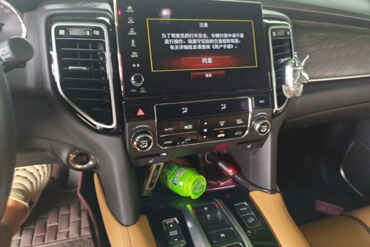Used Honda UR-V 2020 370TURBO Two-Wheel Drive Luxury Edition Audio And AC Panel
