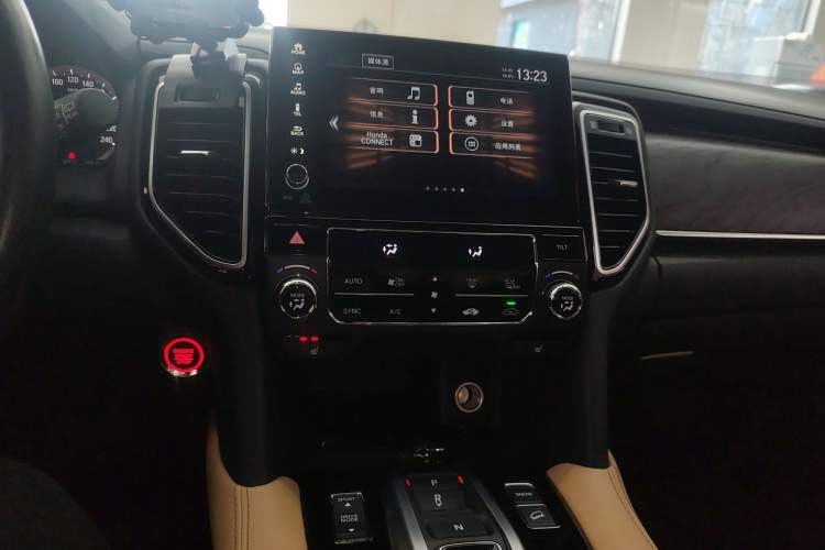 Used Honda UR-V 2020 370TURBO Two-Wheel Drive Luxury Edition Audio And AC Panel