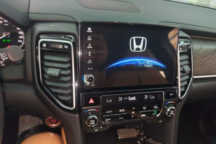 Used Honda UR-V 2020 370TURBO Two-Wheel Drive Luxury Edition Audio And AC Panel