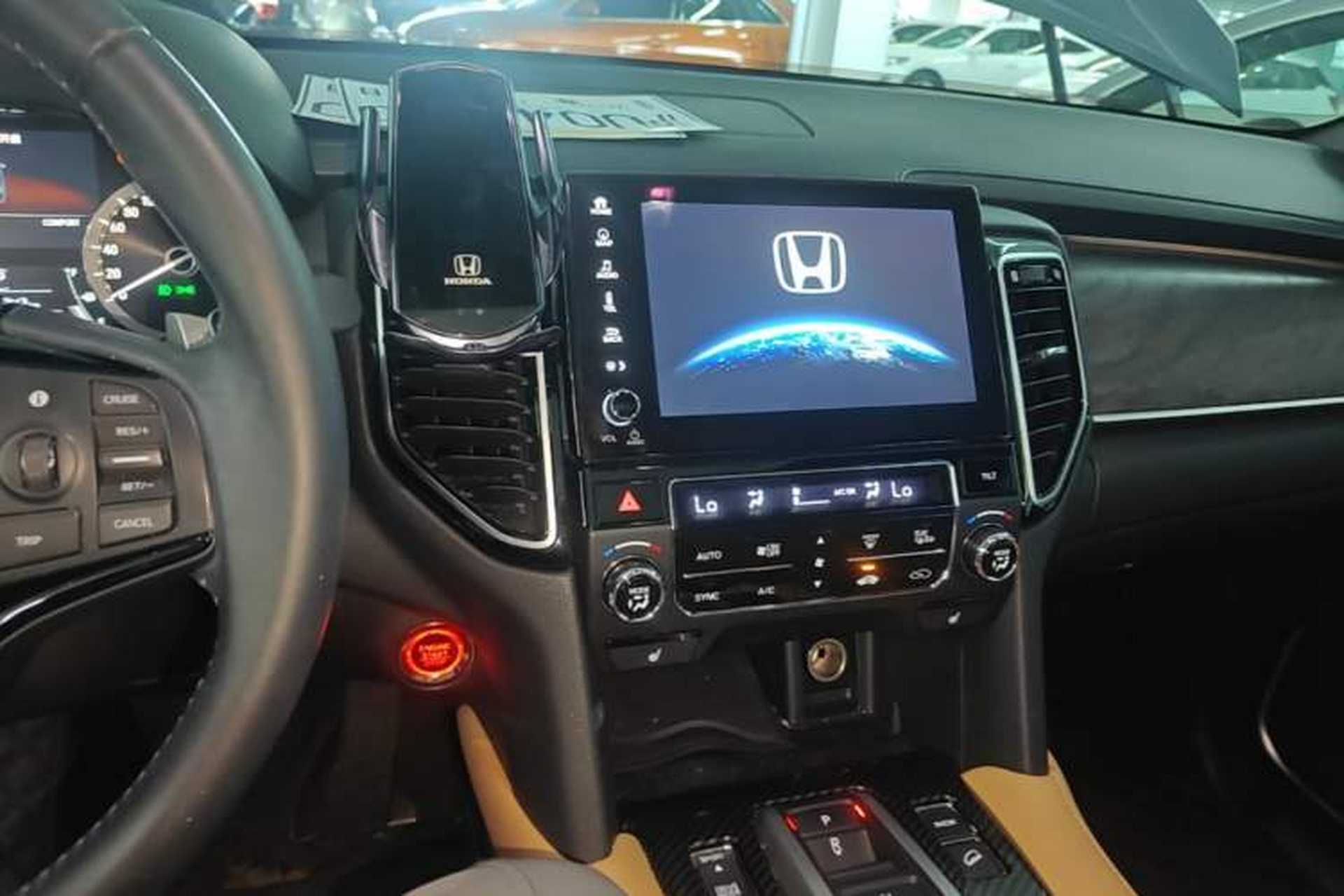 Used Honda UR-V 2020 370TURBO Two-Wheel Drive Luxury Edition Audio And AC Panel