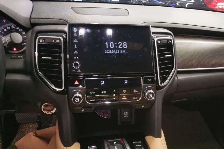 Used Honda UR-V 2020 370TURBO Two-Wheel Drive Luxury Edition Audio And AC Panel