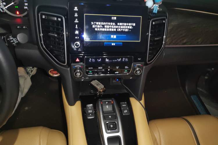 Used Honda UR-V 2020 370TURBO Two-Wheel Drive Luxury Edition Audio And AC Panel
