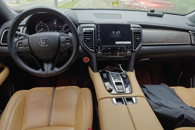 Used Honda UR-V 2020 370TURBO Two-Wheel Drive Luxury Edition Center Console
