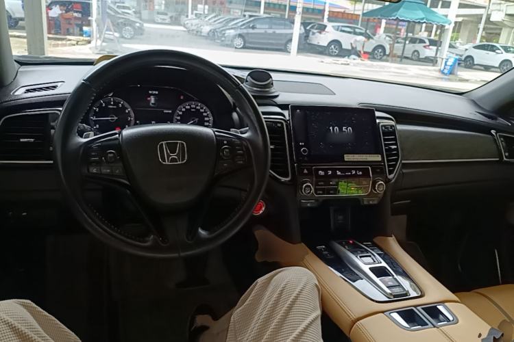 Used Honda UR-V 2020 370TURBO Two-Wheel Drive Luxury Edition Center Console