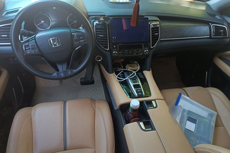 Used Honda UR-V 2020 370TURBO Two-Wheel Drive Luxury Edition Center Console