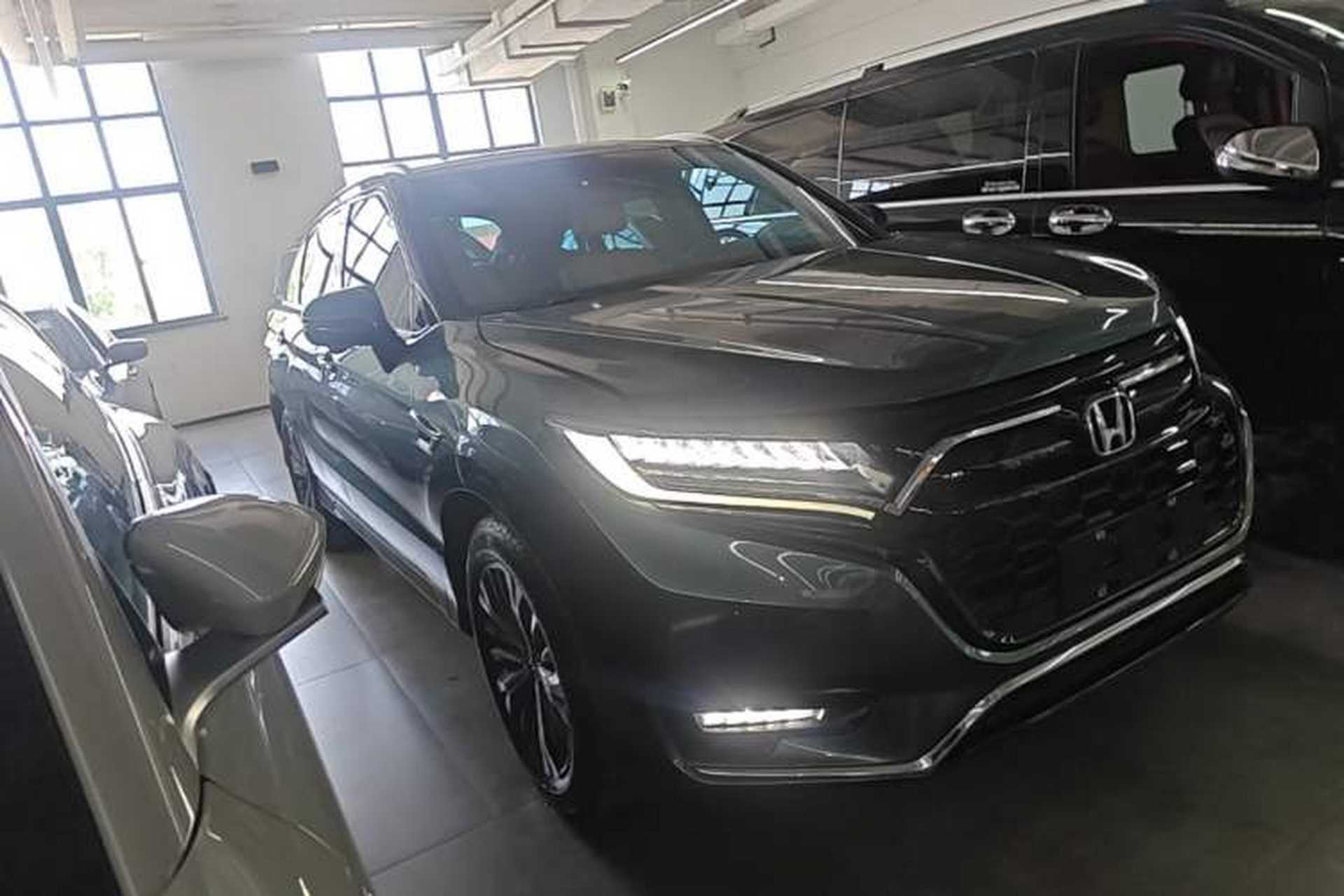Used Honda UR-V 2020 370TURBO Two-Wheel Drive Luxury Edition Front Right 45 Deg
