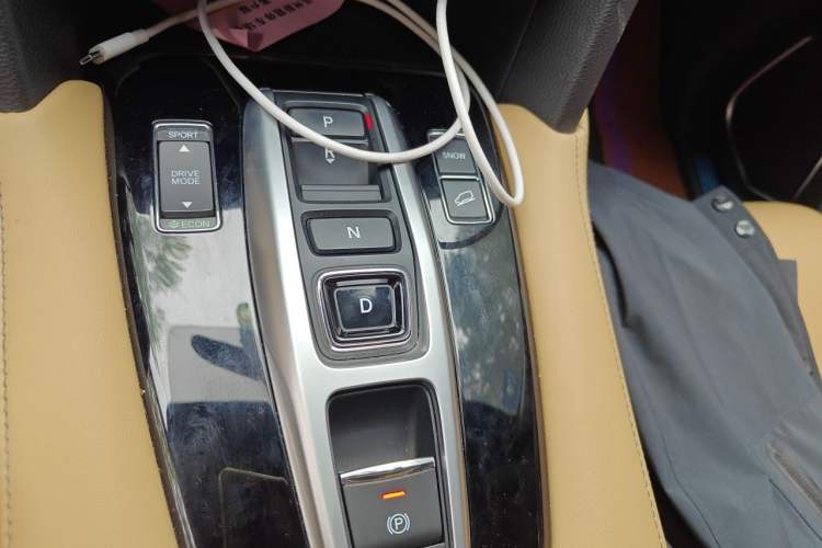 Used Honda UR-V 2020 370TURBO Two-Wheel Drive Luxury Edition Gear Lever