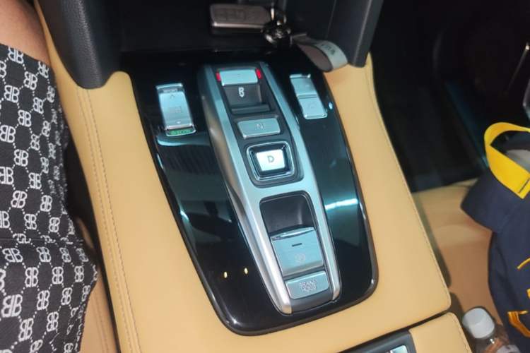 Used Honda UR-V 2020 370TURBO Two-Wheel Drive Luxury Edition Gear Lever