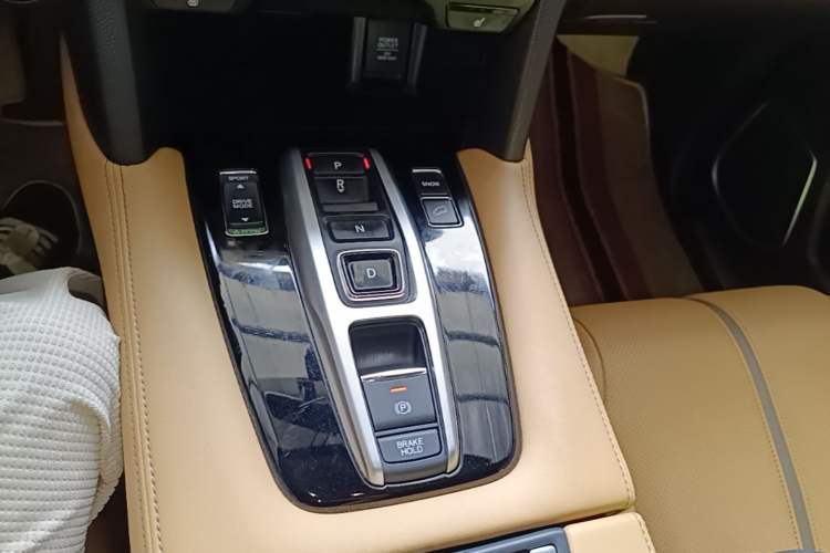Used Honda UR-V 2020 370TURBO Two-Wheel Drive Luxury Edition Gear Lever