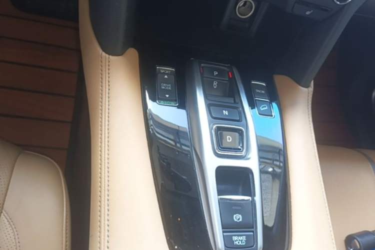 Used Honda UR-V 2020 370TURBO Two-Wheel Drive Luxury Edition Gear Lever