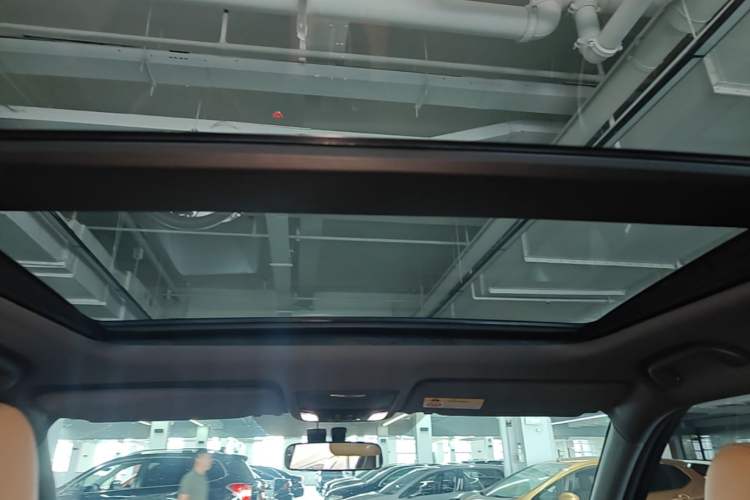 Used Honda UR-V 2020 370TURBO Two-Wheel Drive Luxury Edition Headliner