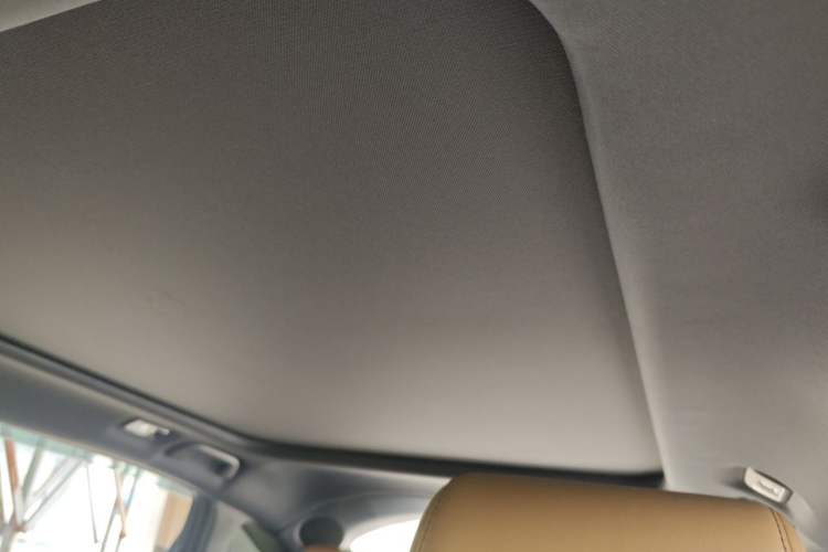 Used Honda UR-V 2020 370TURBO Two-Wheel Drive Luxury Edition Headliner
