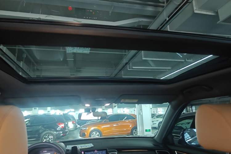 Used Honda UR-V 2020 370TURBO Two-Wheel Drive Luxury Edition Headliner