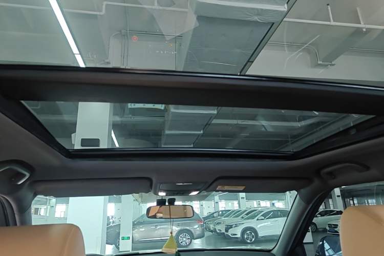 Used Honda UR-V 2020 370TURBO Two-Wheel Drive Luxury Edition Headliner