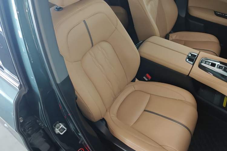 Used Honda UR-V 2020 370TURBO Two-Wheel Drive Luxury Edition Right Front Seat