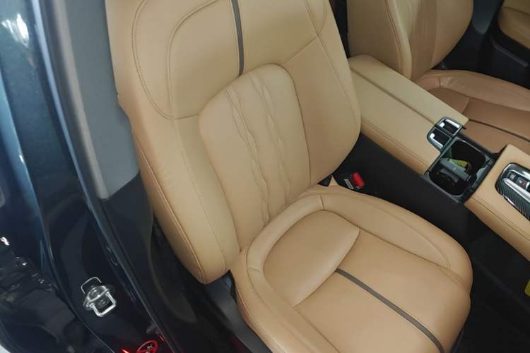 Used Honda UR-V 2020 370TURBO Two-Wheel Drive Luxury Edition Right Front Seat