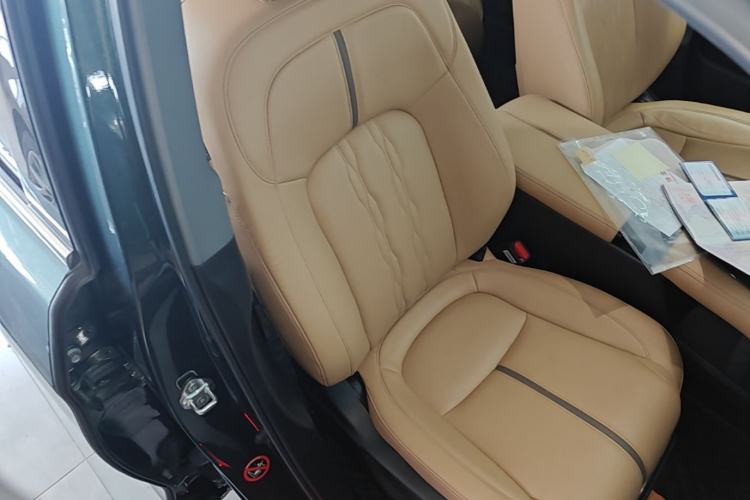 Used Honda UR-V 2020 370TURBO Two-Wheel Drive Luxury Edition Right Front Seat