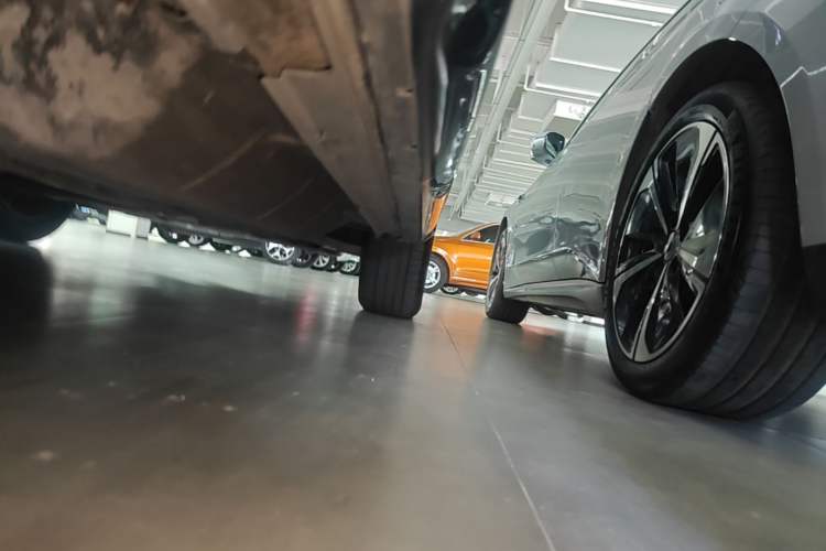 Used Honda UR-V 2020 370TURBO Two-Wheel Drive Luxury Edition Right Side Sill
