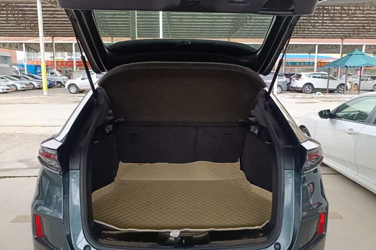 Used Honda UR-V 2020 370TURBO Two-Wheel Drive Luxury Edition Trunk