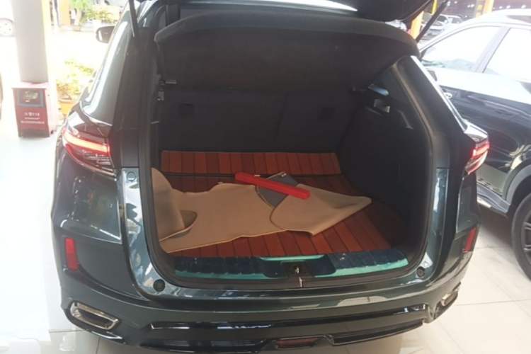 Used Honda UR-V 2020 370TURBO Two-Wheel Drive Luxury Edition Trunk