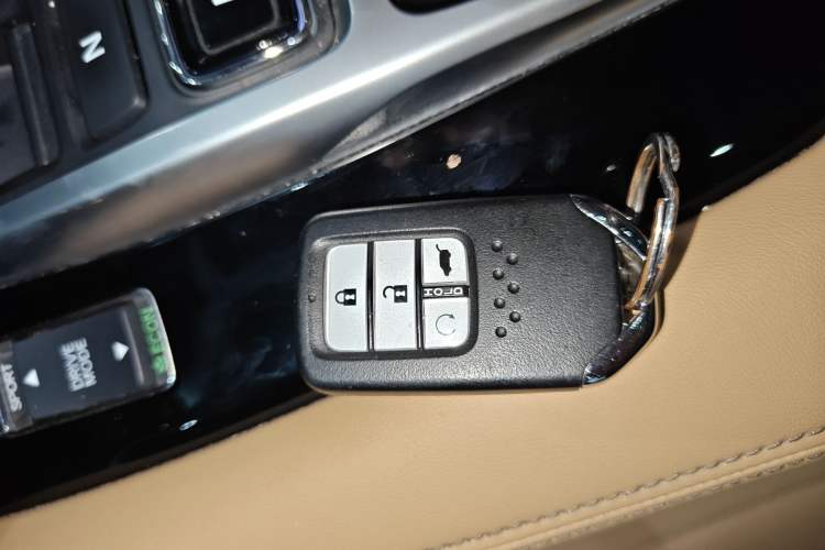 Used Honda UR-V 2020 370TURBO Two-Wheel Drive Luxury Edition Vehicle Key