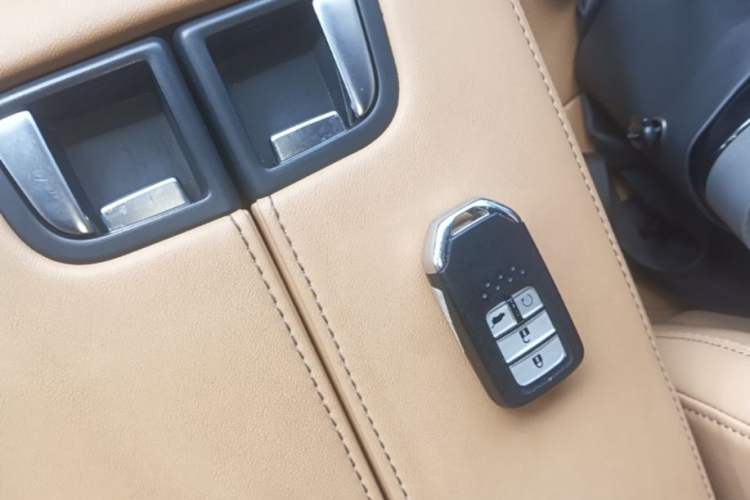 Used Honda UR-V 2020 370TURBO Two-Wheel Drive Luxury Edition Vehicle Key
