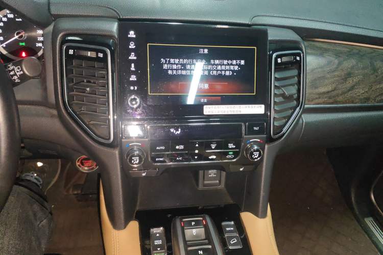 Used Honda UR-V 2020 370TURBO Two-Wheel Drive Luxury Edition Audio And AC Panel