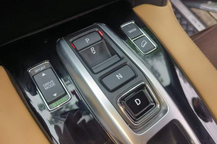 Used Honda UR-V 2020 370TURBO Two-Wheel Drive Luxury Edition Gear Lever