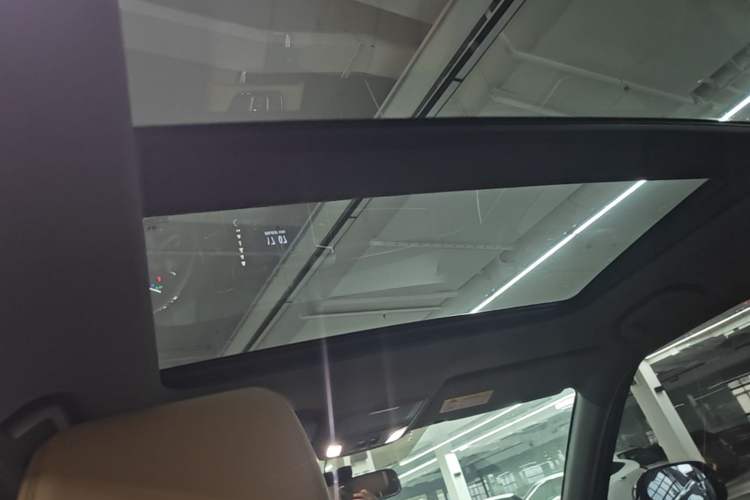 Used Honda UR-V 2020 370TURBO Two-Wheel Drive Luxury Edition Headliner