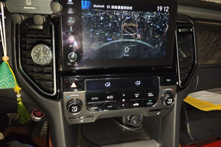 Used Honda UR-V 2020 370TURBO Two-Wheel Drive Luxury Edition Audio And AC Panel