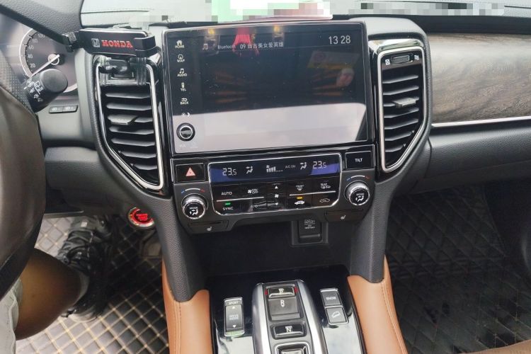 Used Honda UR-V 2020 370TURBO Two-Wheel Drive Luxury Edition Audio And AC Panel