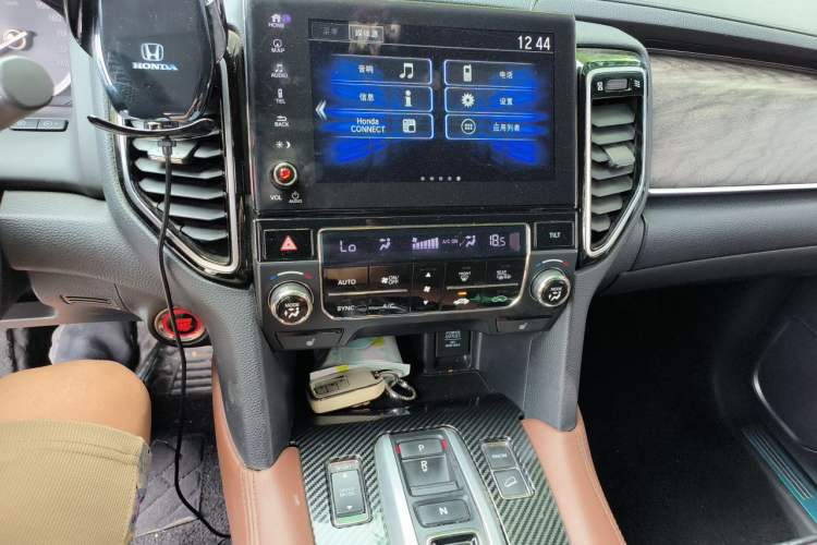 Used Honda UR-V 2020 370TURBO Two-Wheel Drive Luxury Edition Audio And AC Panel