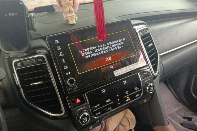 Used Honda UR-V 2020 370TURBO Two-Wheel Drive Luxury Edition Audio And AC Panel
