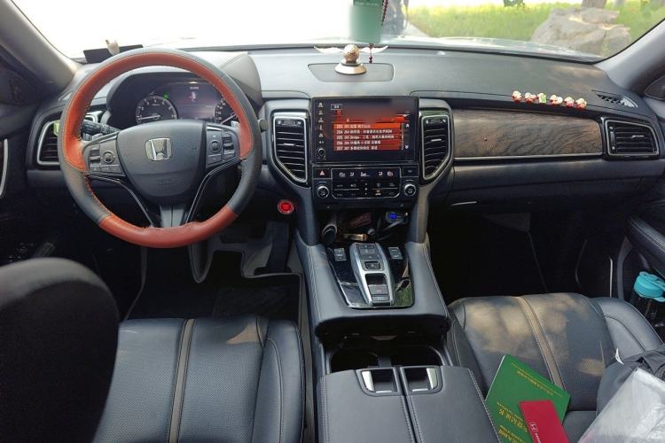 Used Honda UR-V 2020 370TURBO Two-Wheel Drive Luxury Edition Center Console