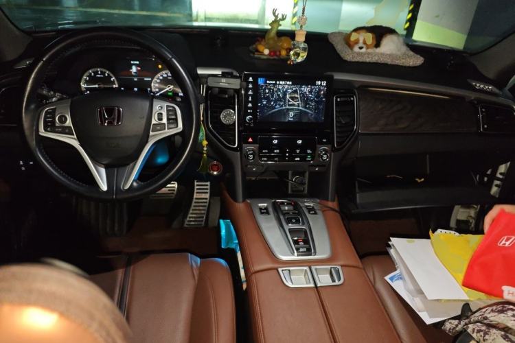 Used Honda UR-V 2020 370TURBO Two-Wheel Drive Luxury Edition Center Console