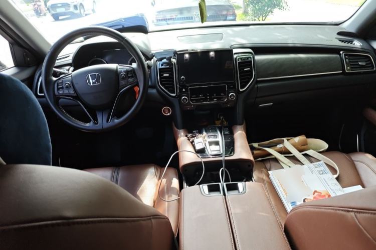 Used Honda UR-V 2020 370TURBO Two-Wheel Drive Luxury Edition Center Console