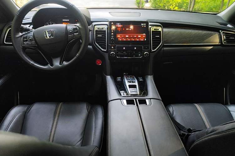 Used Honda UR-V 2020 370TURBO Two-Wheel Drive Luxury Edition Center Console