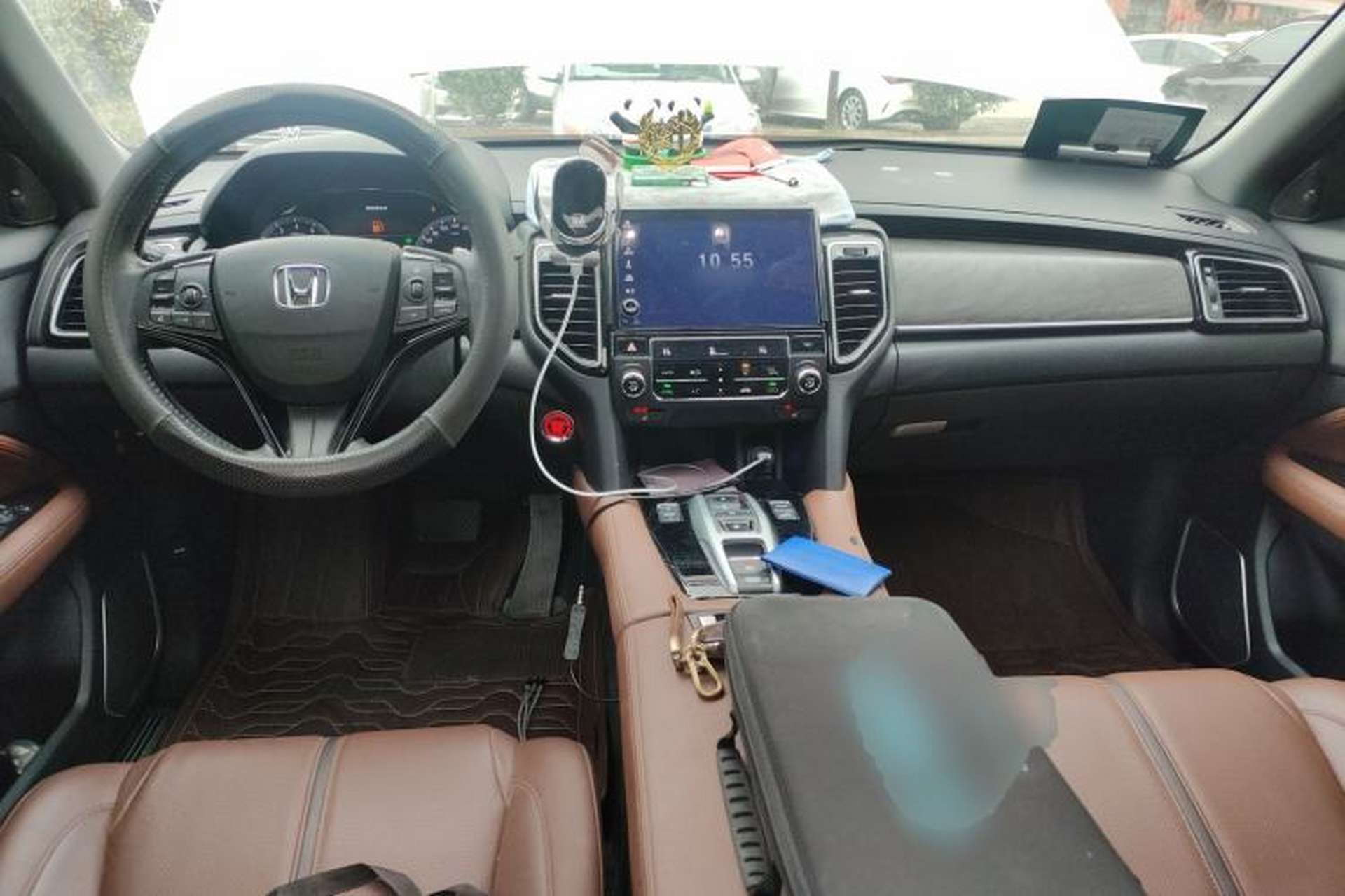 Used Honda UR-V 2020 370TURBO Two-Wheel Drive Luxury Edition Center Console