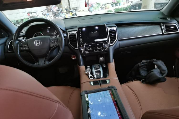 Used Honda UR-V 2020 370TURBO Two-Wheel Drive Luxury Edition Center Console
