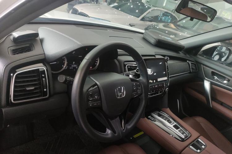 Used Honda UR-V 2020 370TURBO Two-Wheel Drive Luxury Edition Center Console