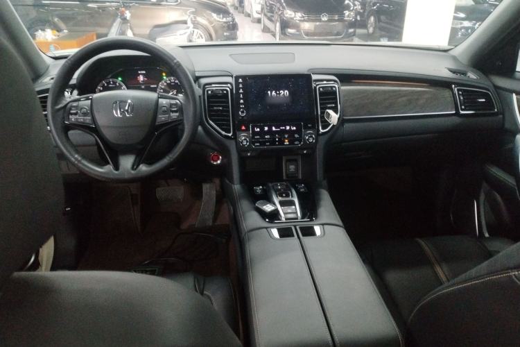 Used Honda UR-V 2020 370TURBO Two-Wheel Drive Luxury Edition Center Console
