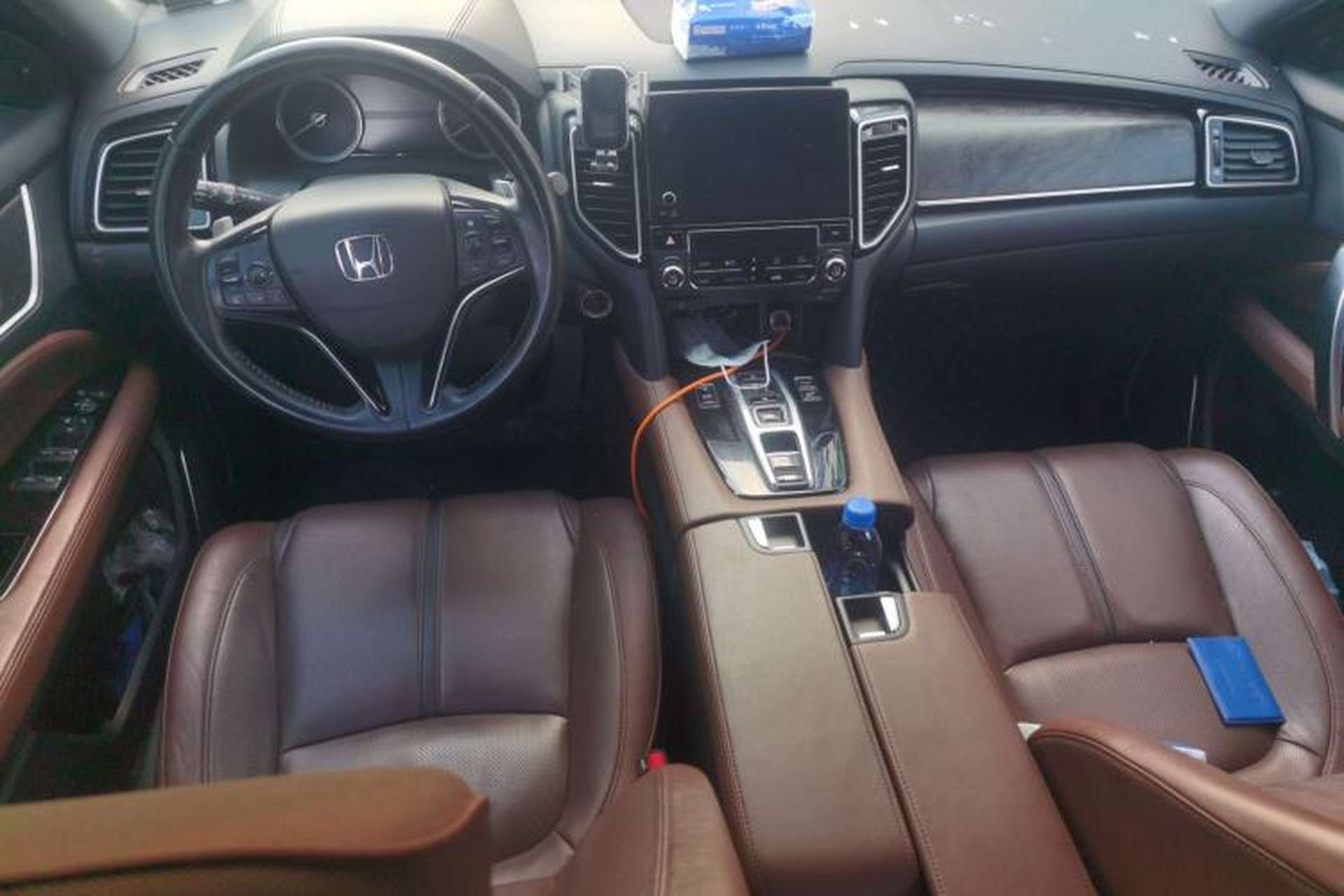 Used Honda UR-V 2020 370TURBO Two-Wheel Drive Luxury Edition Center Console