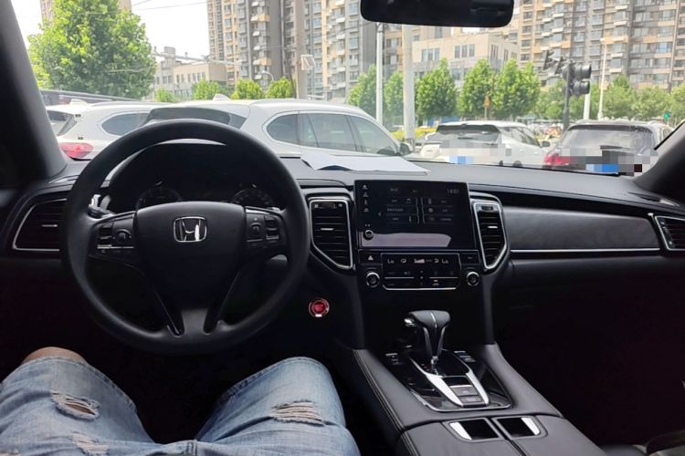 Used Honda UR-V 2020 240TURBO Two-Wheel Drive Zhiyue Version Center Console