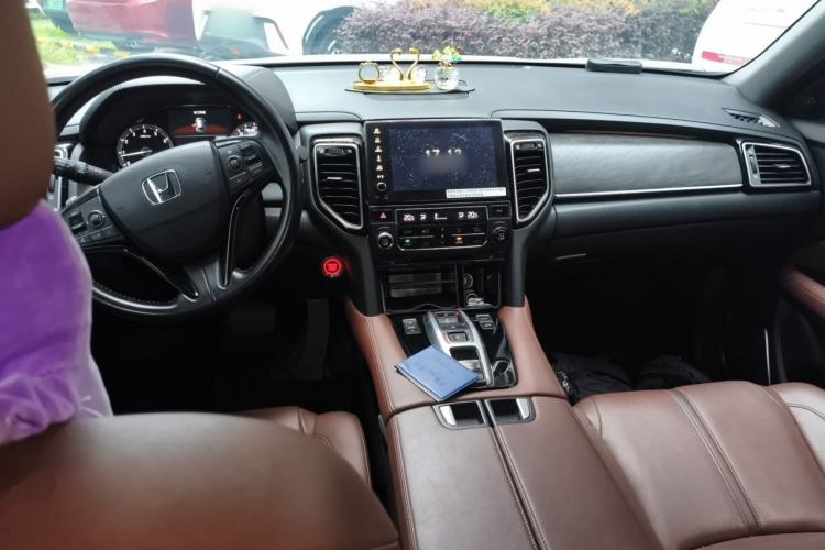 Used Honda UR-V 2020 370TURBO Two-Wheel Drive Luxury Edition Center Console