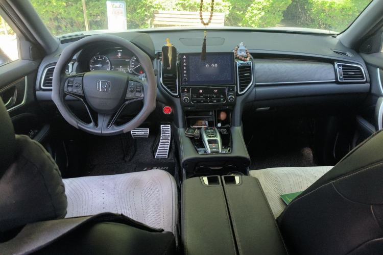 Used Honda UR-V 2020 370TURBO Two-Wheel Drive Luxury Edition Center Console
