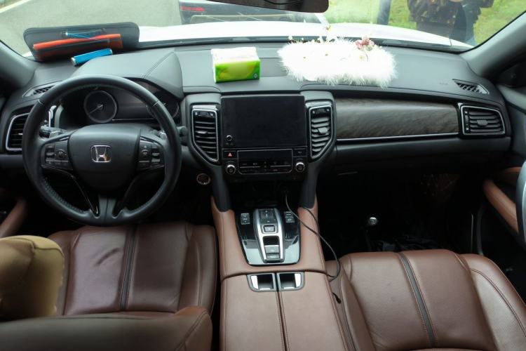 Used Honda UR-V 2020 370TURBO Two-Wheel Drive Luxury Edition Center Console
